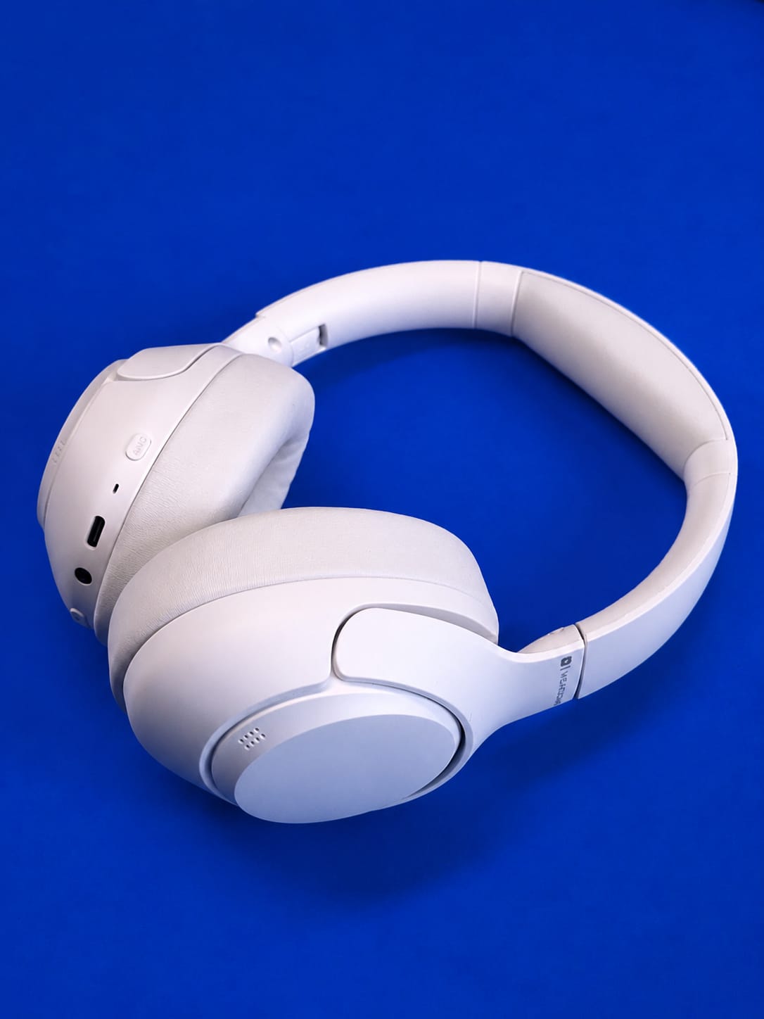 Headset WZ08 preto com cabos USB-C e P2 inclusos